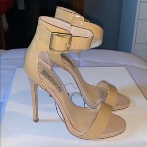 Steve Madden Nude Patten Leather Heels